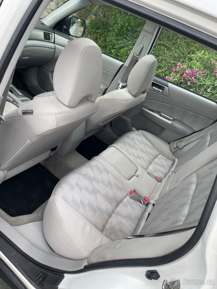 Subaru Forester benzin automat 2.0 - 10