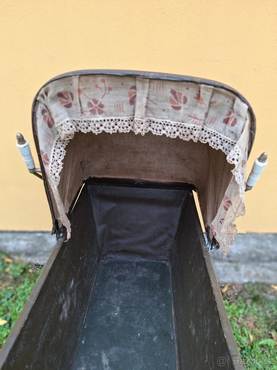 Starožitný kočárek pro panenkyč. 490 - 10