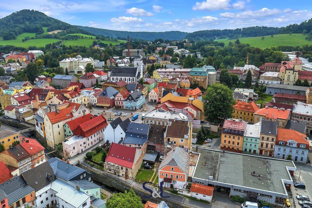 Prodej 1/2 rodinného domu v centru města Česká Kamenice - 10