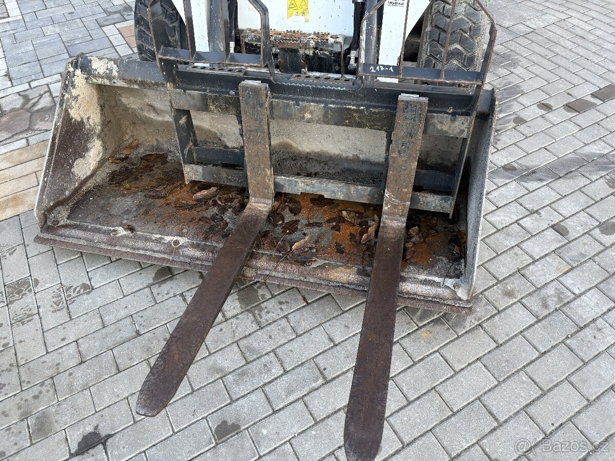 Smykový nakladč Bobcat S570 - 10