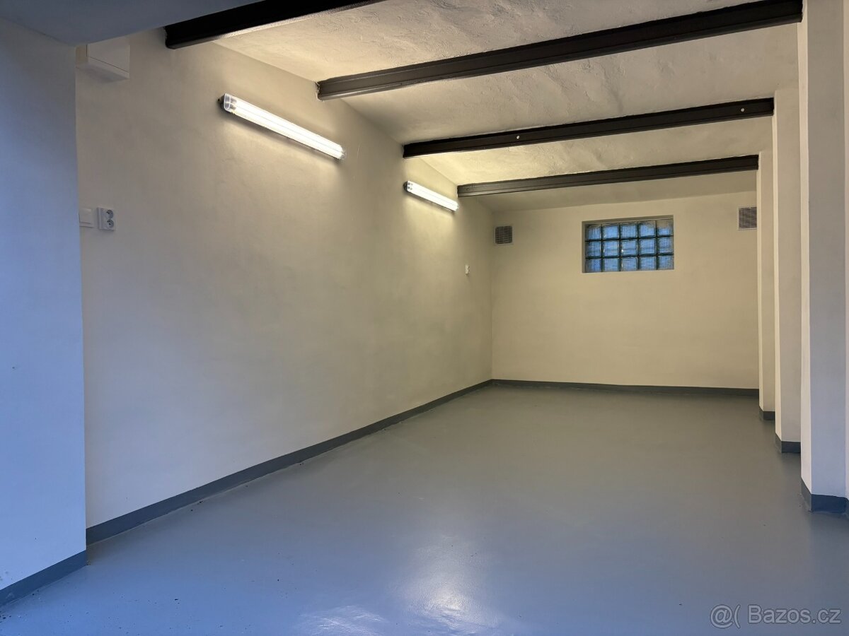 Pronájem nadstandardně velké garáže – Moravská Ostrava, ul. - 10