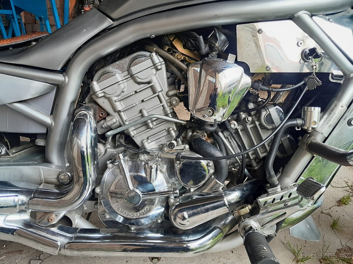 AQUILA Hyosung GV 650 - 10