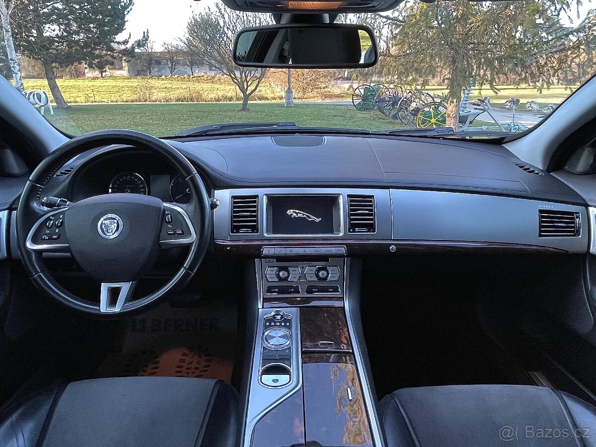 Jaguar XF 2.2d ID4 140kw 190ps • Automatic F1 • Luxury • - 10