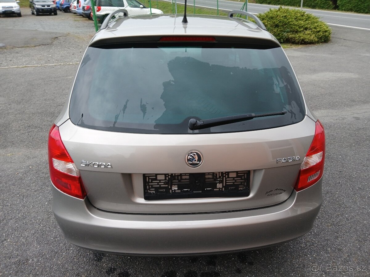 Škoda Fabia II kombi 1.4 16v - 10