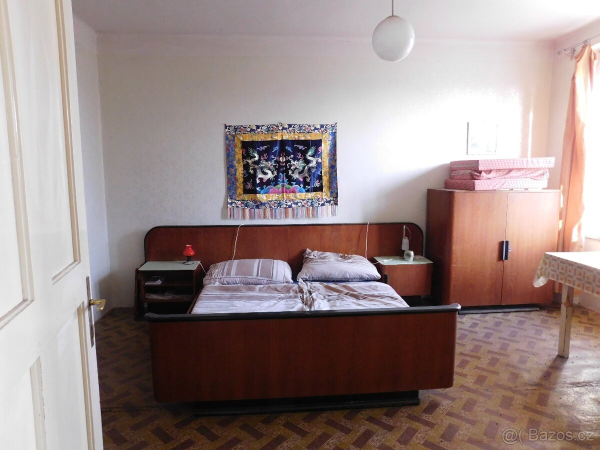 Stará ložnice dobrém stavu - 10