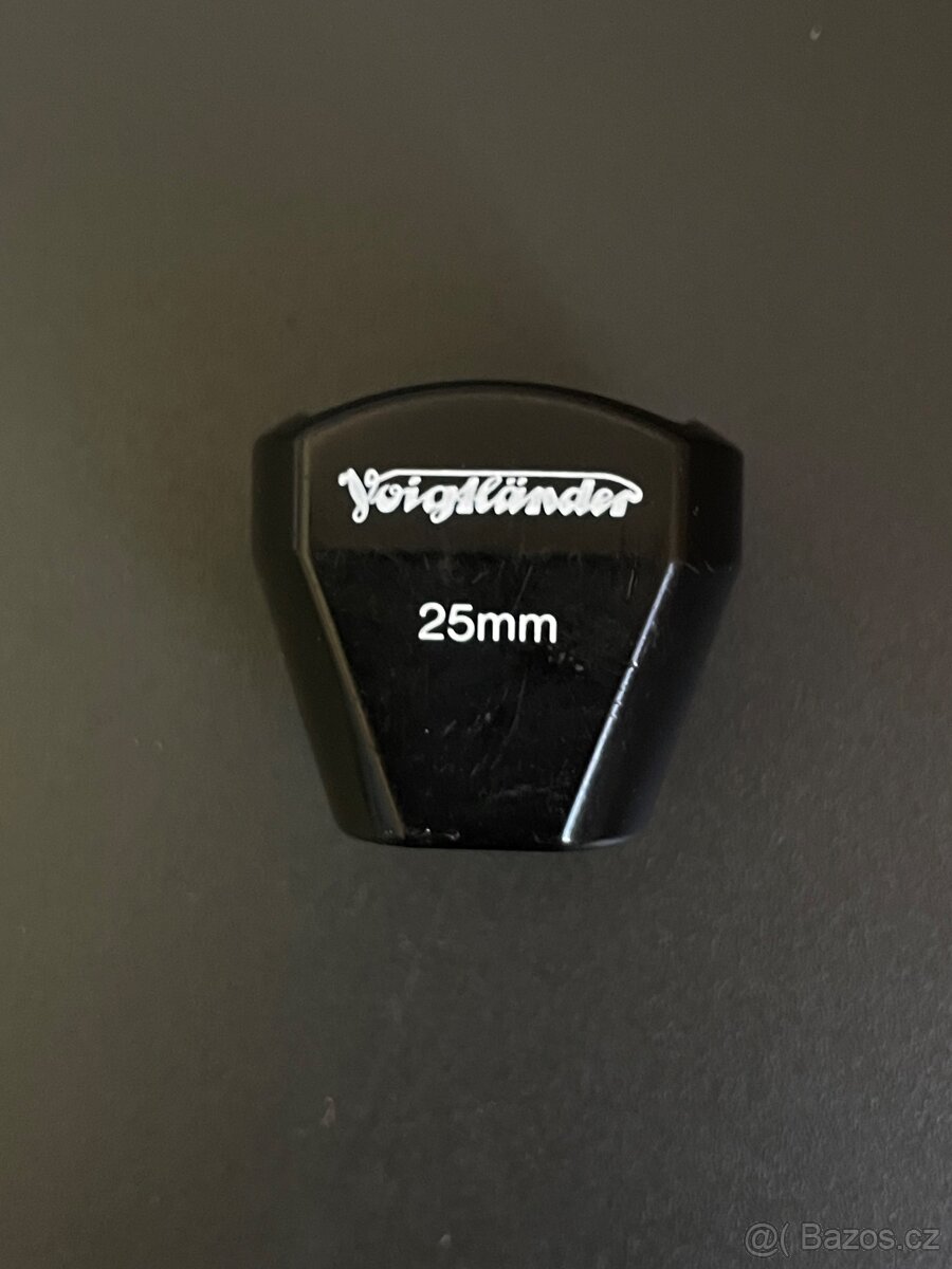 Voigtländer Color-Skopar 25mm f/4 pro Leica M s optickým hle - 10