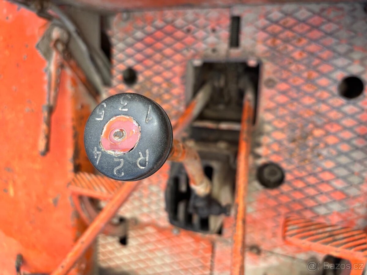 Pásový traktor Fiat 70C - 10