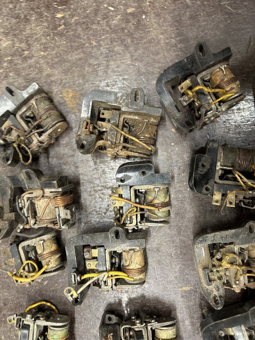 Predám regulátor napatí k zapalovani JAWA ČZ 175 250 350 - 10