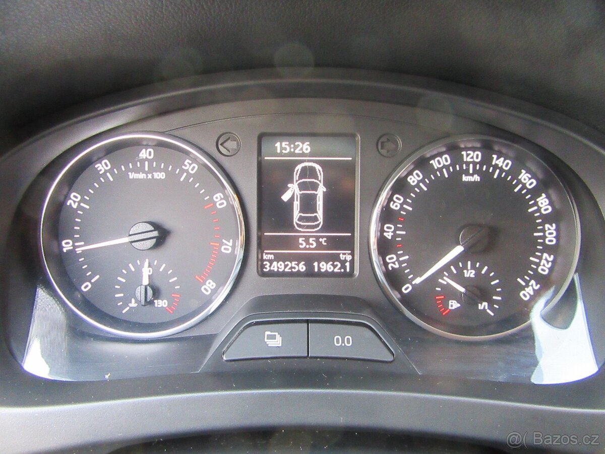 ŠKODA RAPID 1.2 TSi 77kw r.v.2015 nový v ČR.po 1.maj.DPH - 10