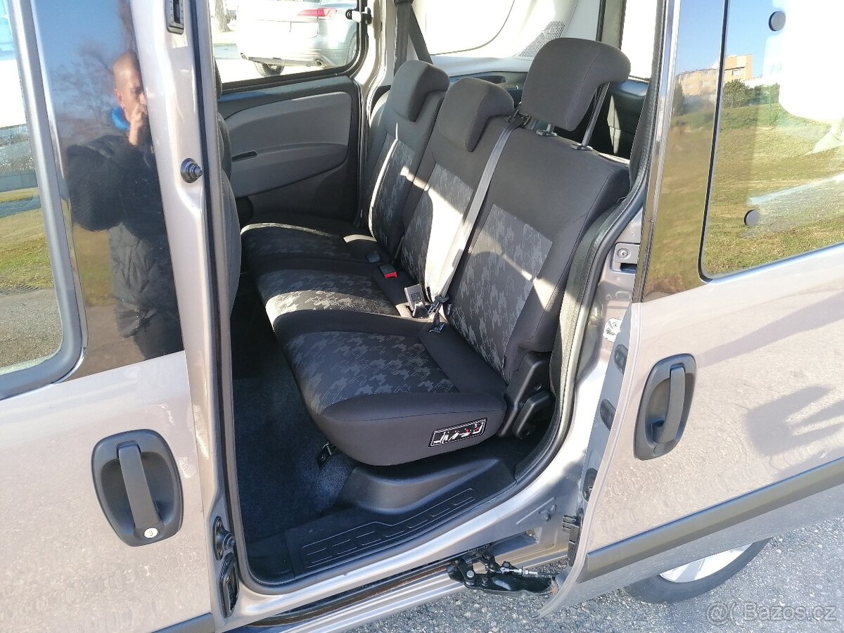 Opel Combo 1.6CDTi 77kw 5 míst - 10