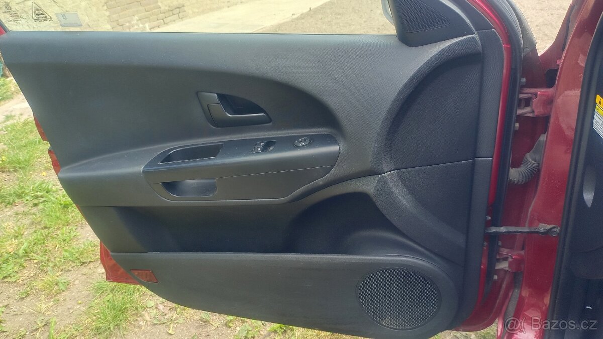 Kia ceed 1.4 66kw , rv 2010 - 10
