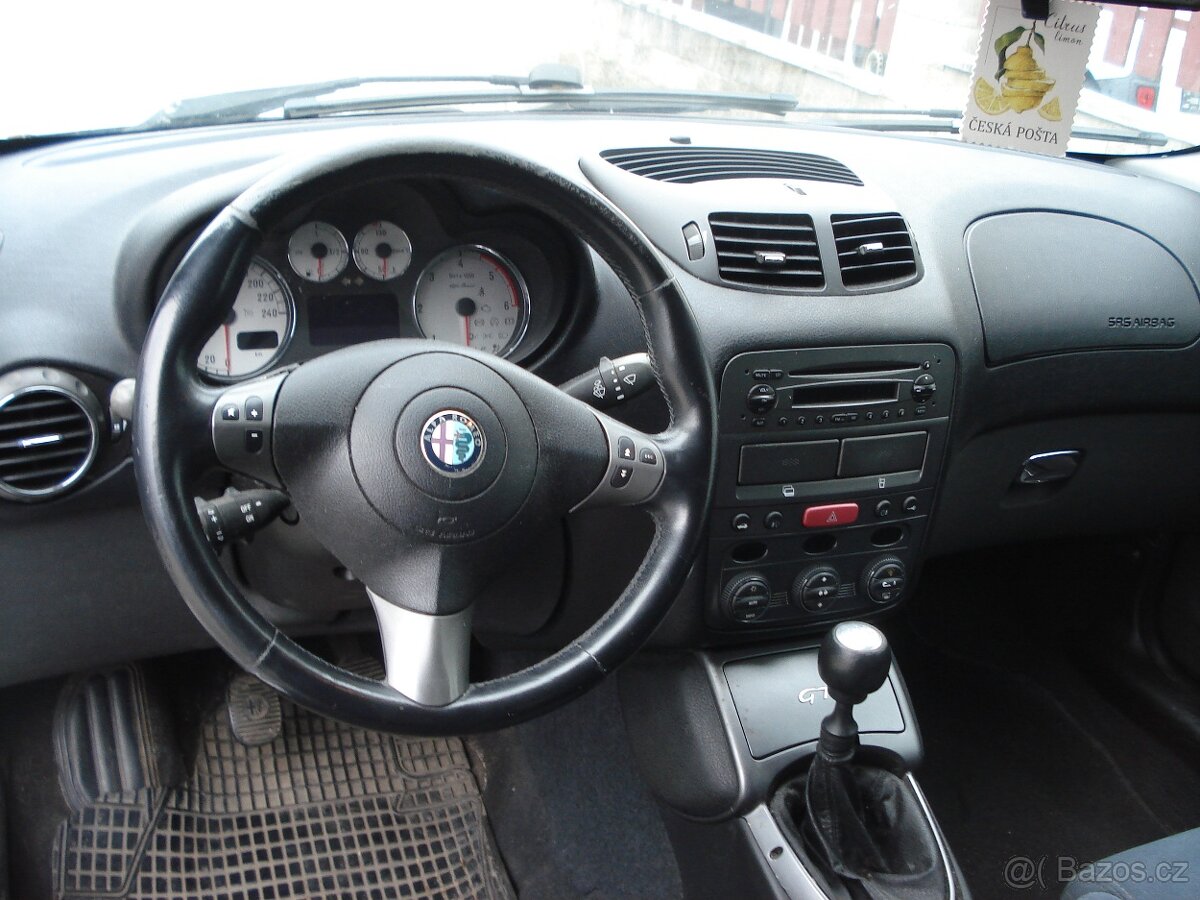 Alfa Romeo GT 1.9 JTD - 10