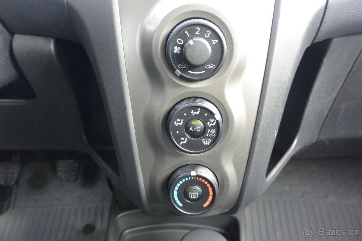 PRODÁM Toyota Yaris 1.3VVT-i 6kv 70tis km - 10