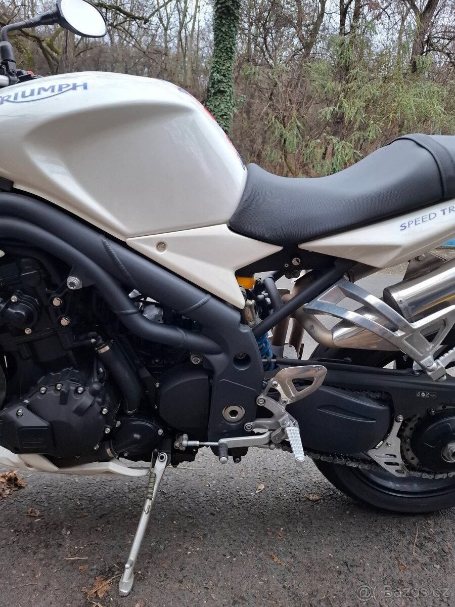 TRIUMPH Speed Triple 1050 - 10