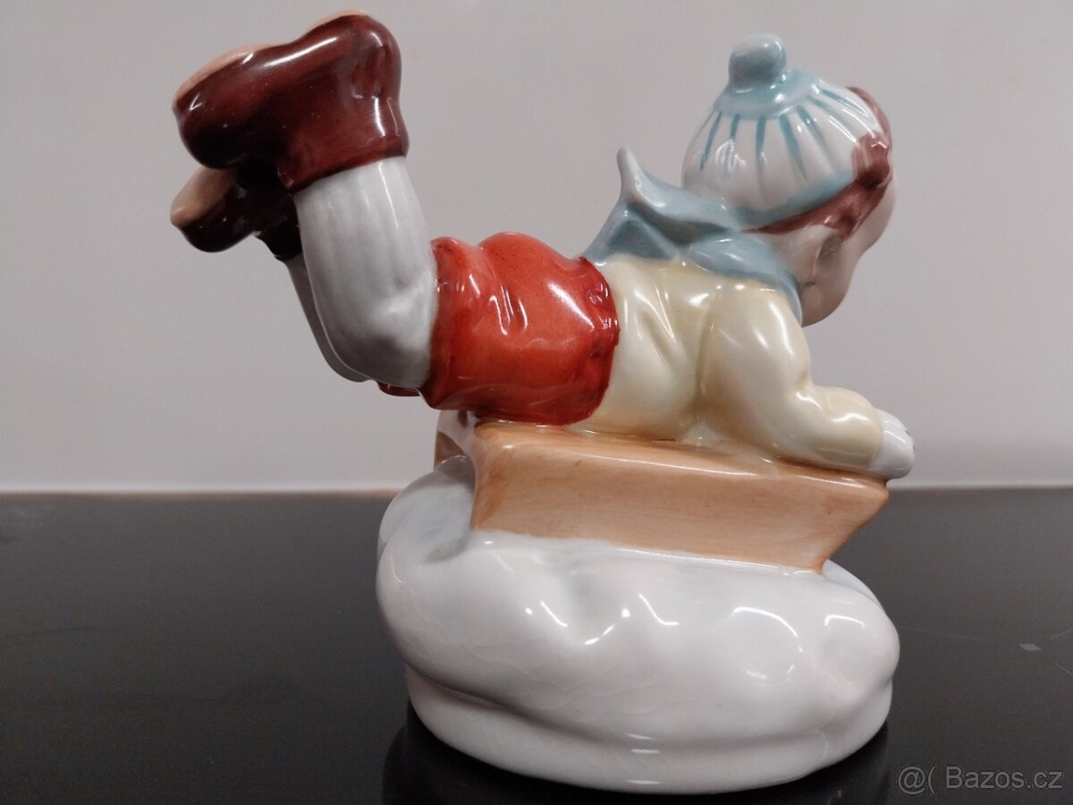 Chlapec na sáňkách - 10