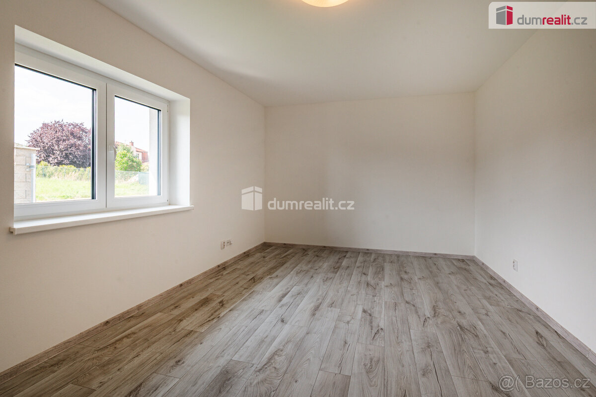 Luxusní novostavba prostorného rodinného domu s garáží, tera - 10