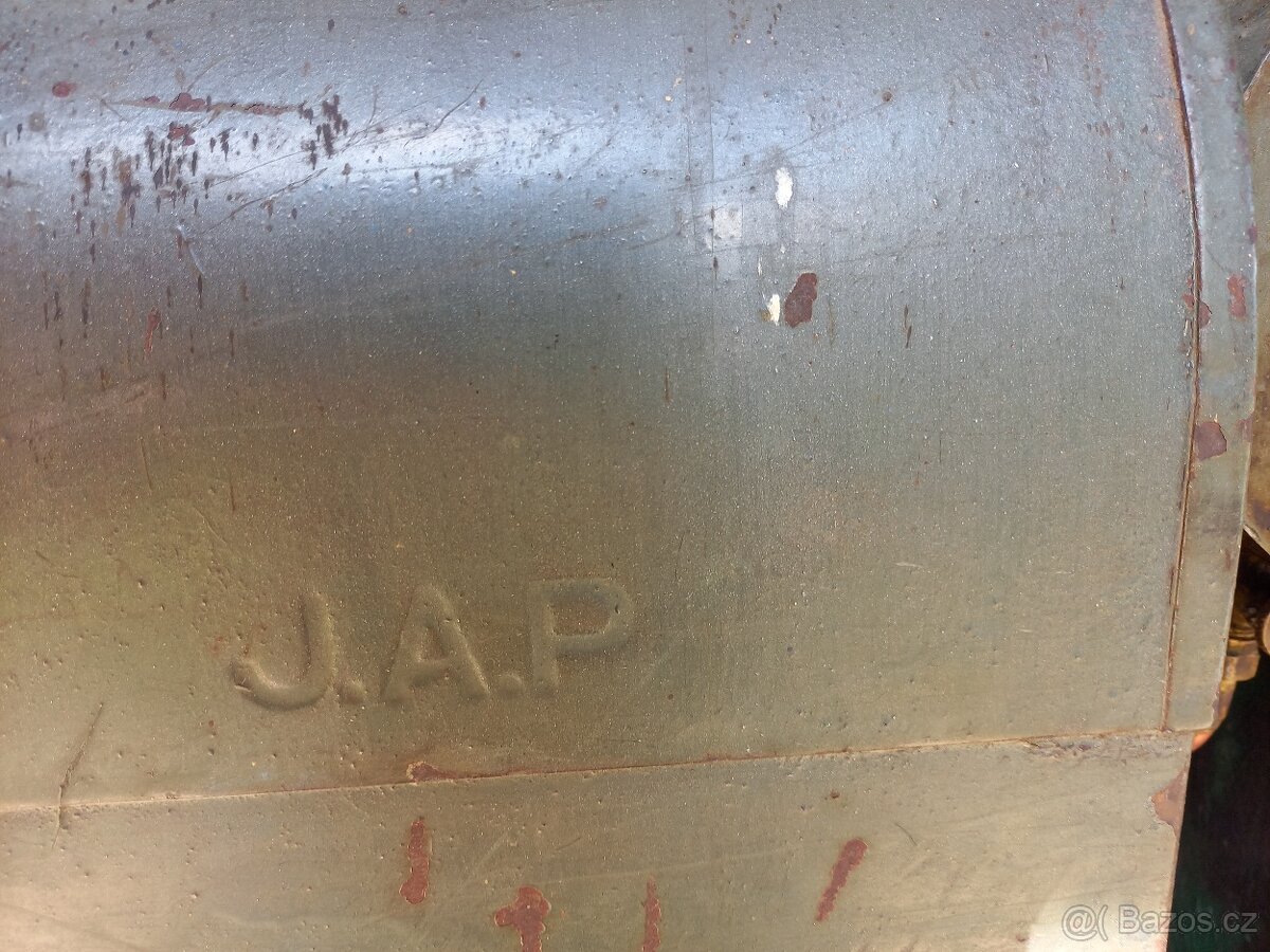 Historický traktor J.A.P - 10