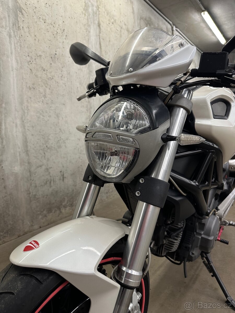 DUCATI Monster 696 - 10