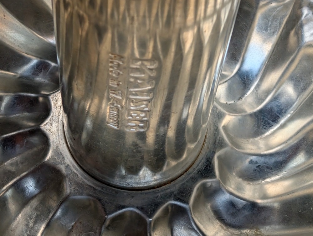 Retro hliníková forma na bábovku. - 10