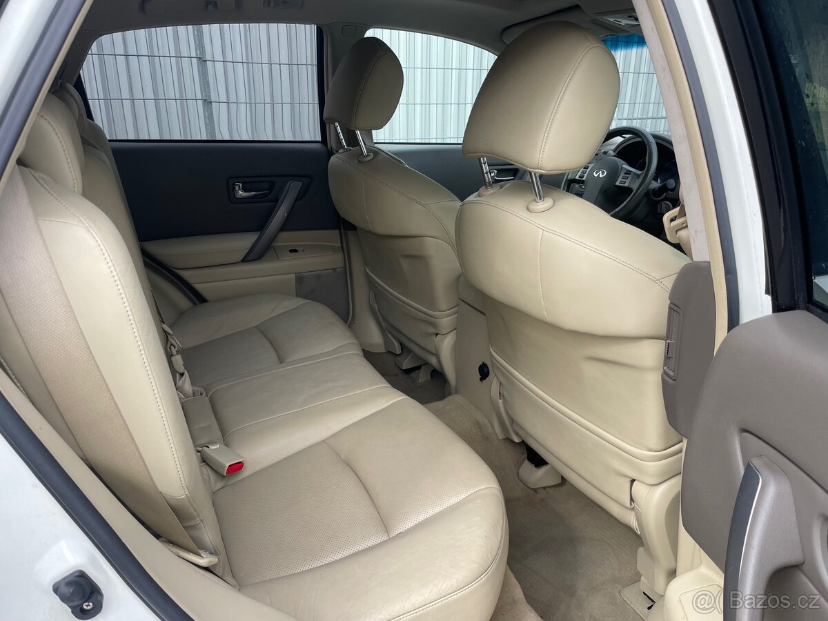 Infiniti FX35 - 10