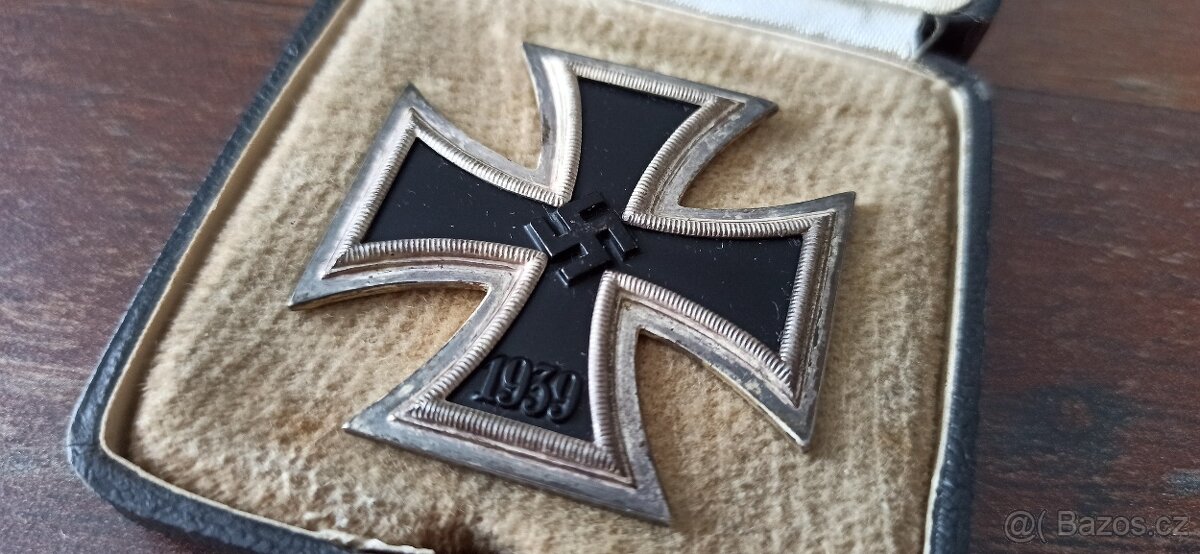 Záslužný kříž, železný kříž v etui. - 10