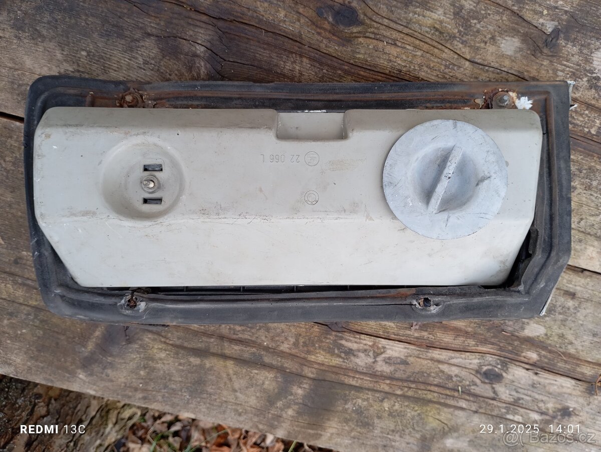 Zadní světlo a chrom rámečky BMW E12. - 10