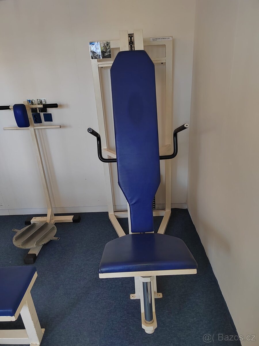 CELÁ POSILOVNA, STROJE, ČINKY - 10