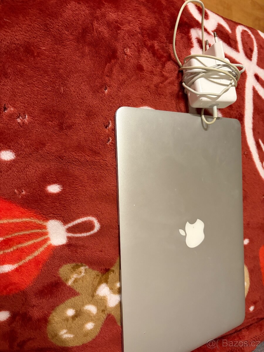 MacBook Air 13” (2017) – Intel i5 / 8 GB RAM / 256 GB SSD – - 10