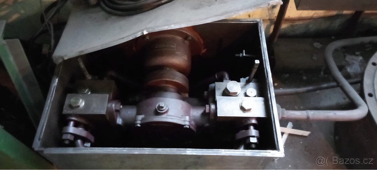 Hydraulický lis do země - 10