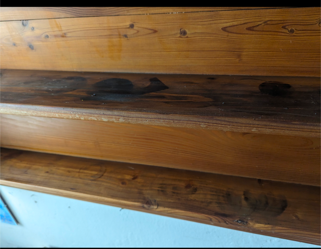 Úžasná velká masivní police - 10