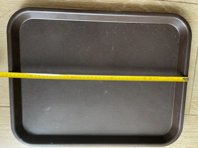 Talířky, tácy, příbory, stolky - 10