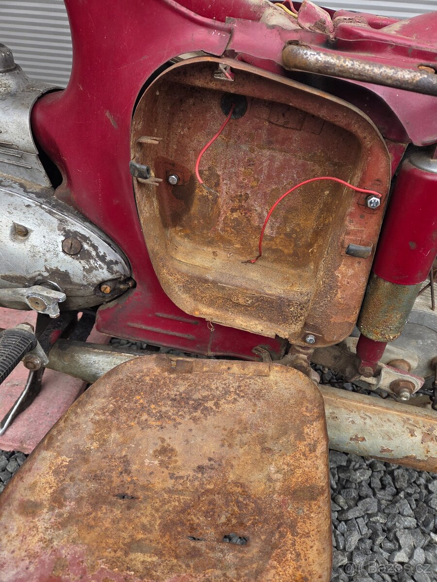 Jawa 250 panelka s doklady - 10