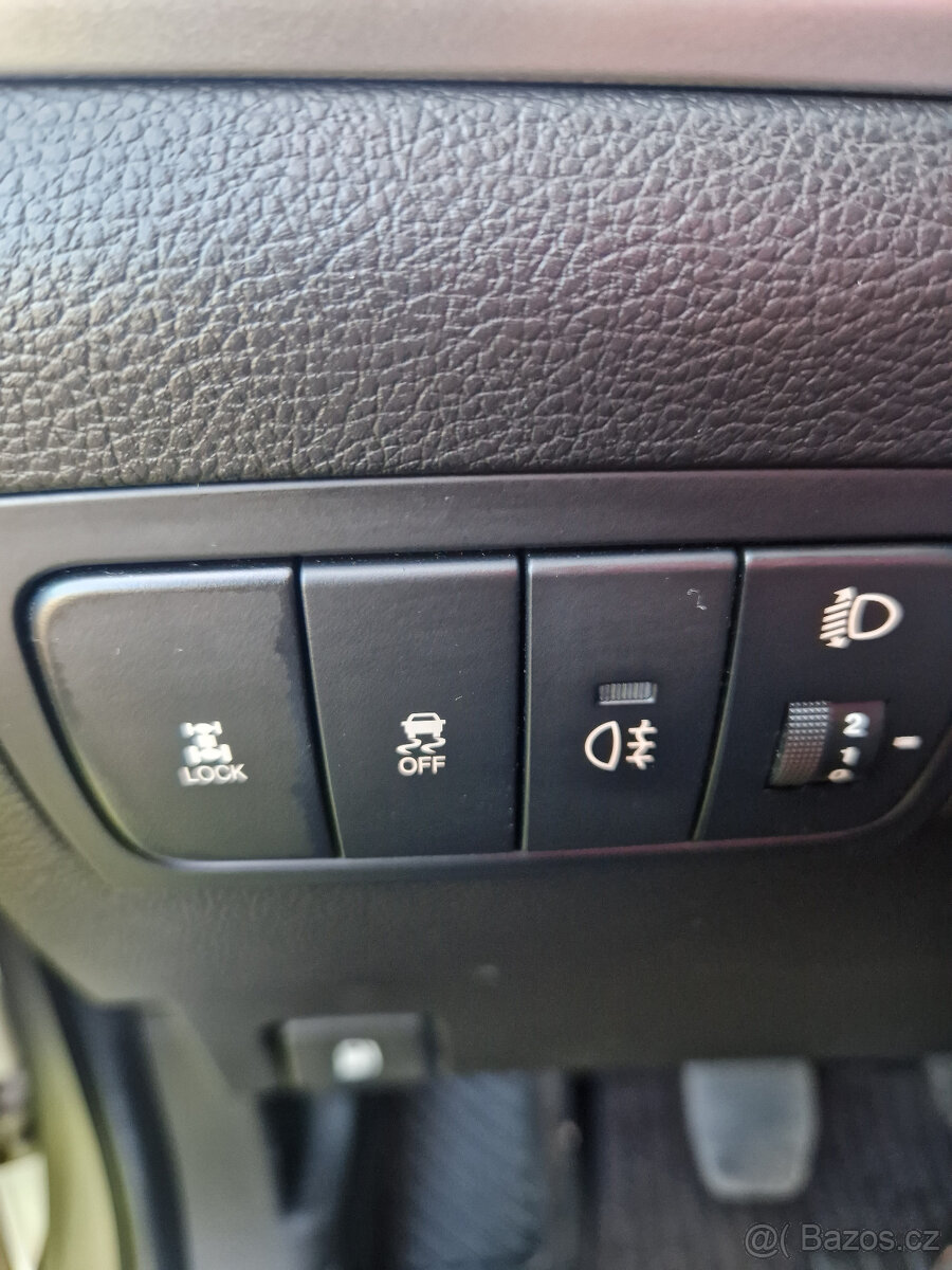 SsangYong Korando 2.0 XDi - 2012 4x4 závěs 2t - 10