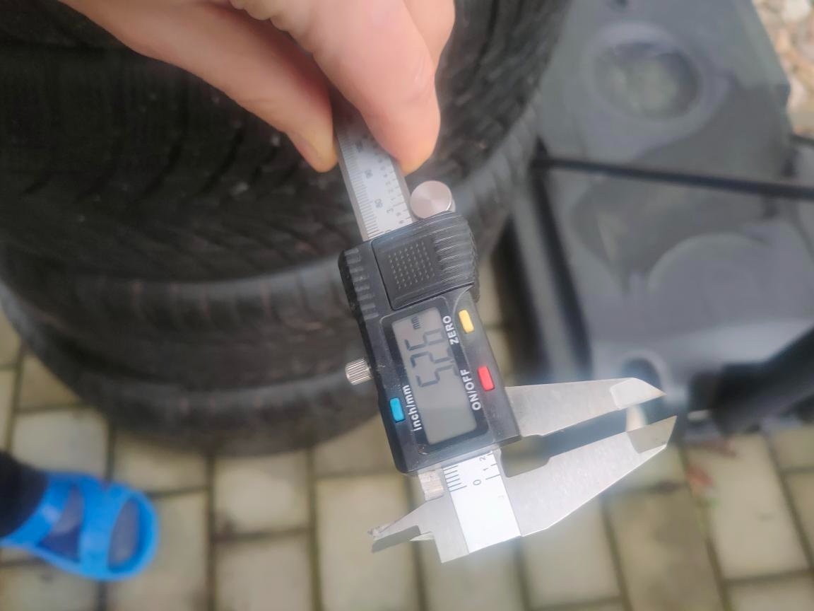 Zimni alu kola Dezent, pneu Nokian 245/45 R18 - 10