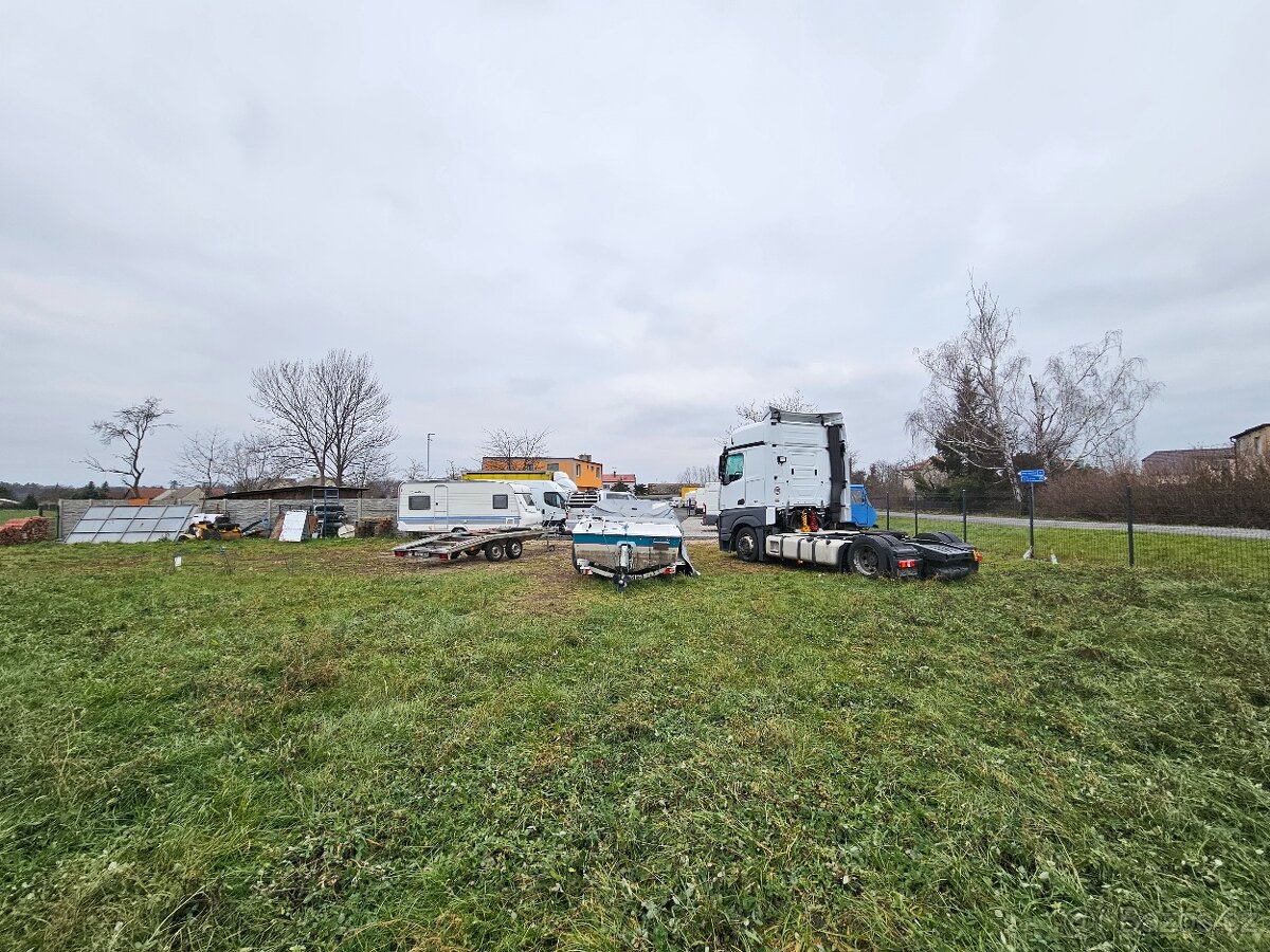Nabízíme na pronájmem pozemek vhodný na autobazar, parkování - 10
