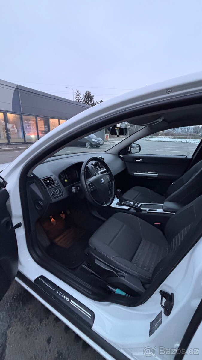 Prodám Volvo V50 D2 - 10