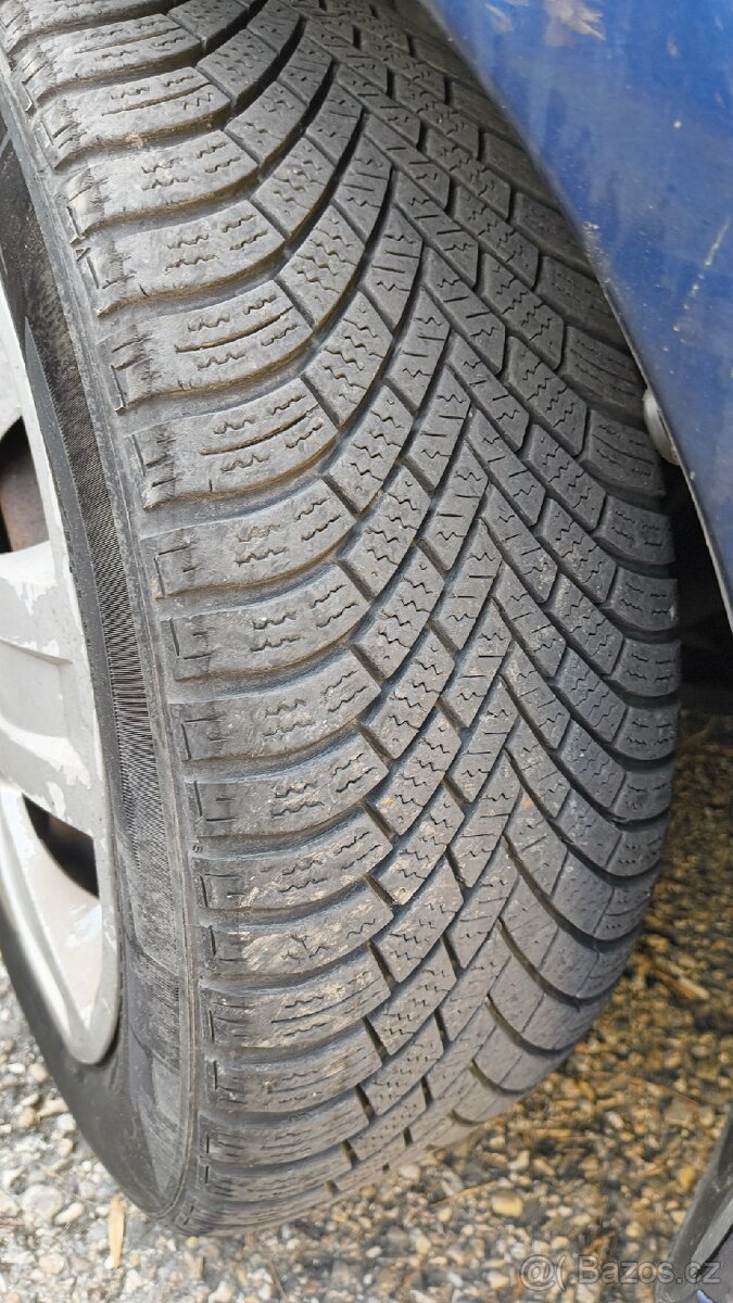 Toyota Avensis Hatchback - 10