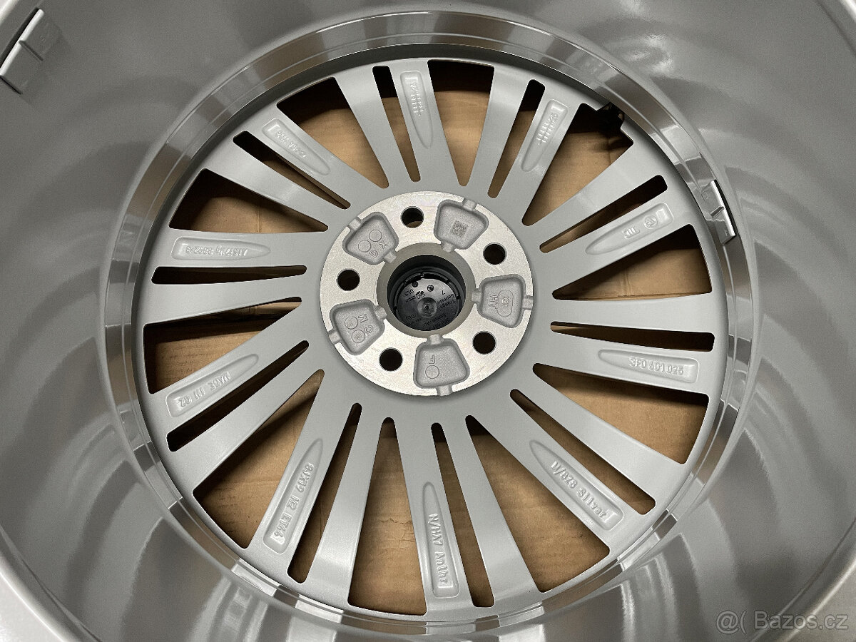 R.V 2025 NOVÁ ORIGINÁL LETNÍ SADA ŠKODA SUPERB 3,4 235/40/19 - 10