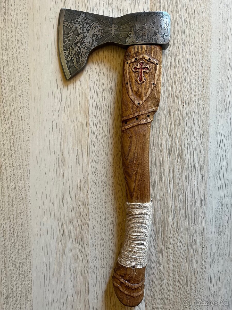 Templářská sekera s nástěnným držákem - 10