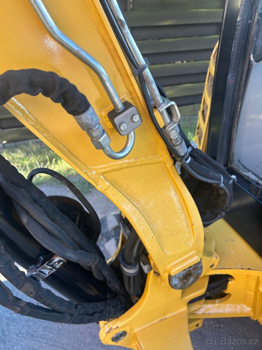 Cat 302.7D Minibagr 3T s naklápěcí hlavou - 10