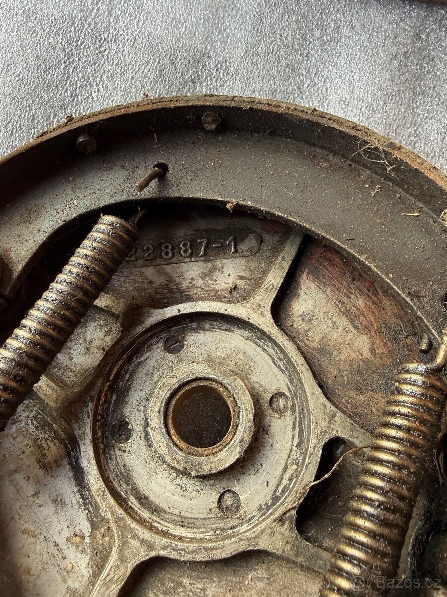 DKW - přední kolo s osou a brzdovým štítem - 10