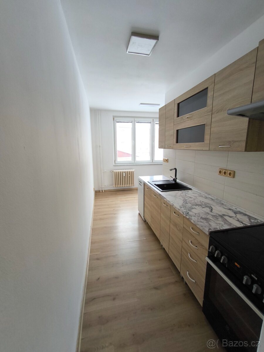 Pronájmu byt v Aši 2+1 - 10