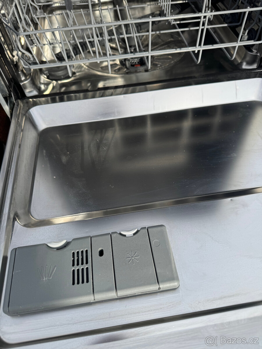 Myčka na nádobí ELECTROLUX ESI 5540 LOX - 10