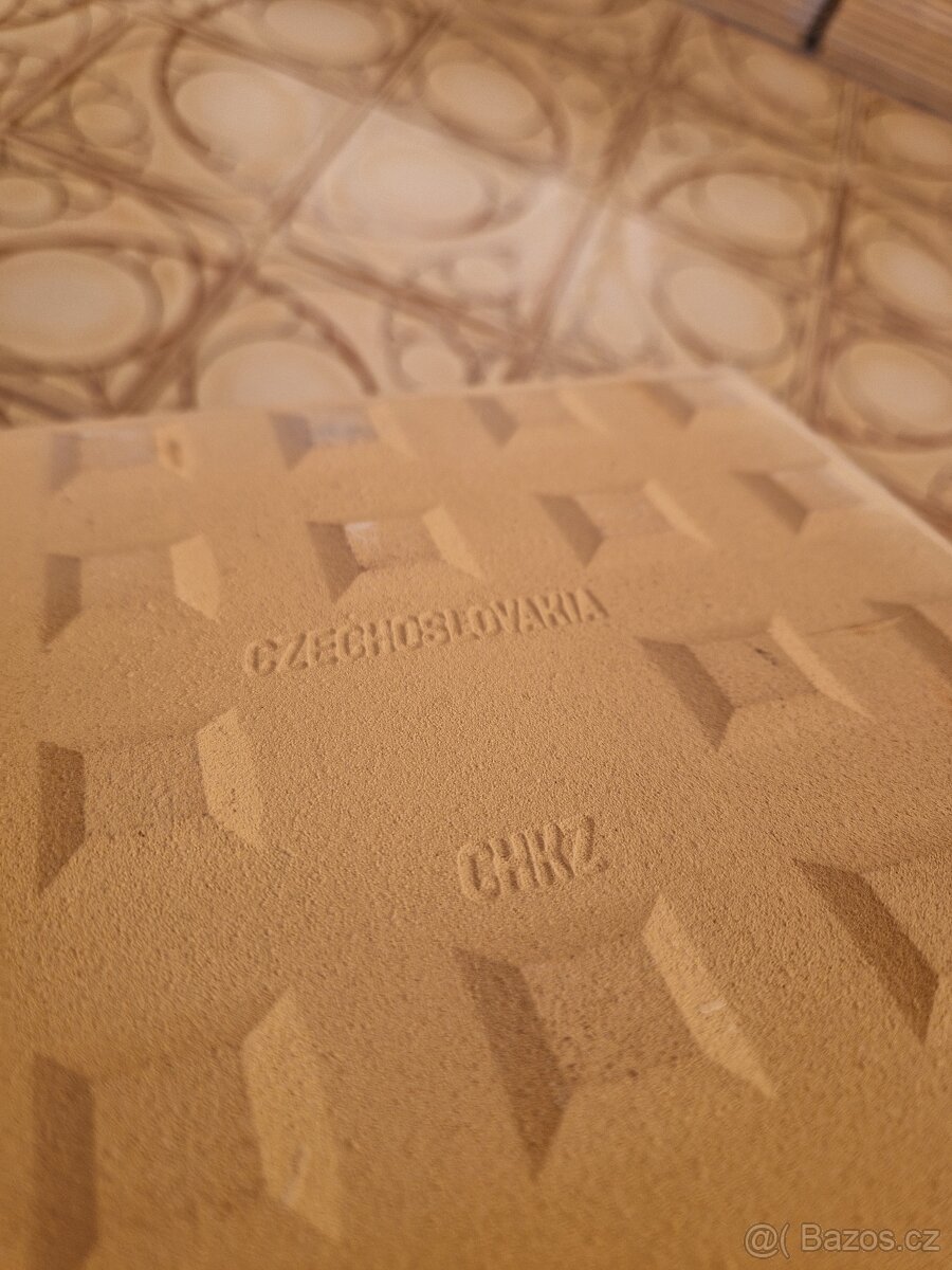 KERAMICKÁ RETRO DLAŽBA, KACHLIČKY (OBKLADAČKY), 20 x 20CM - 10