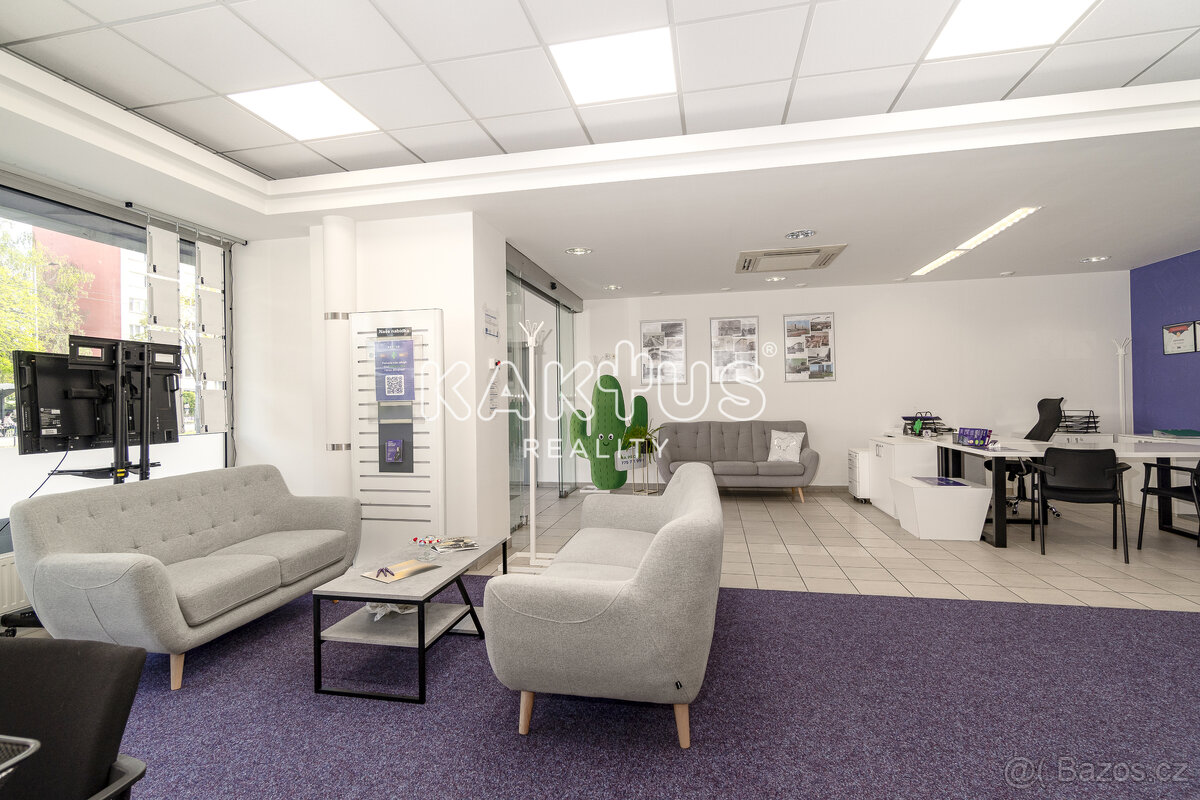 Pronájem obchodního prostoru (124m2) na ulici Výškovická, v - 10