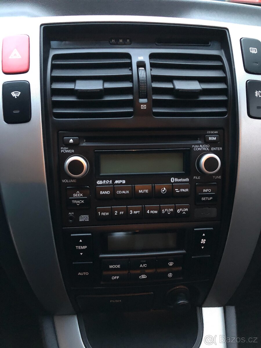 HYUNDAI TUCSON 2.0 CRDi, 103 kW, 4x4, TOP stav, GARÁŽOVÁNO - 10