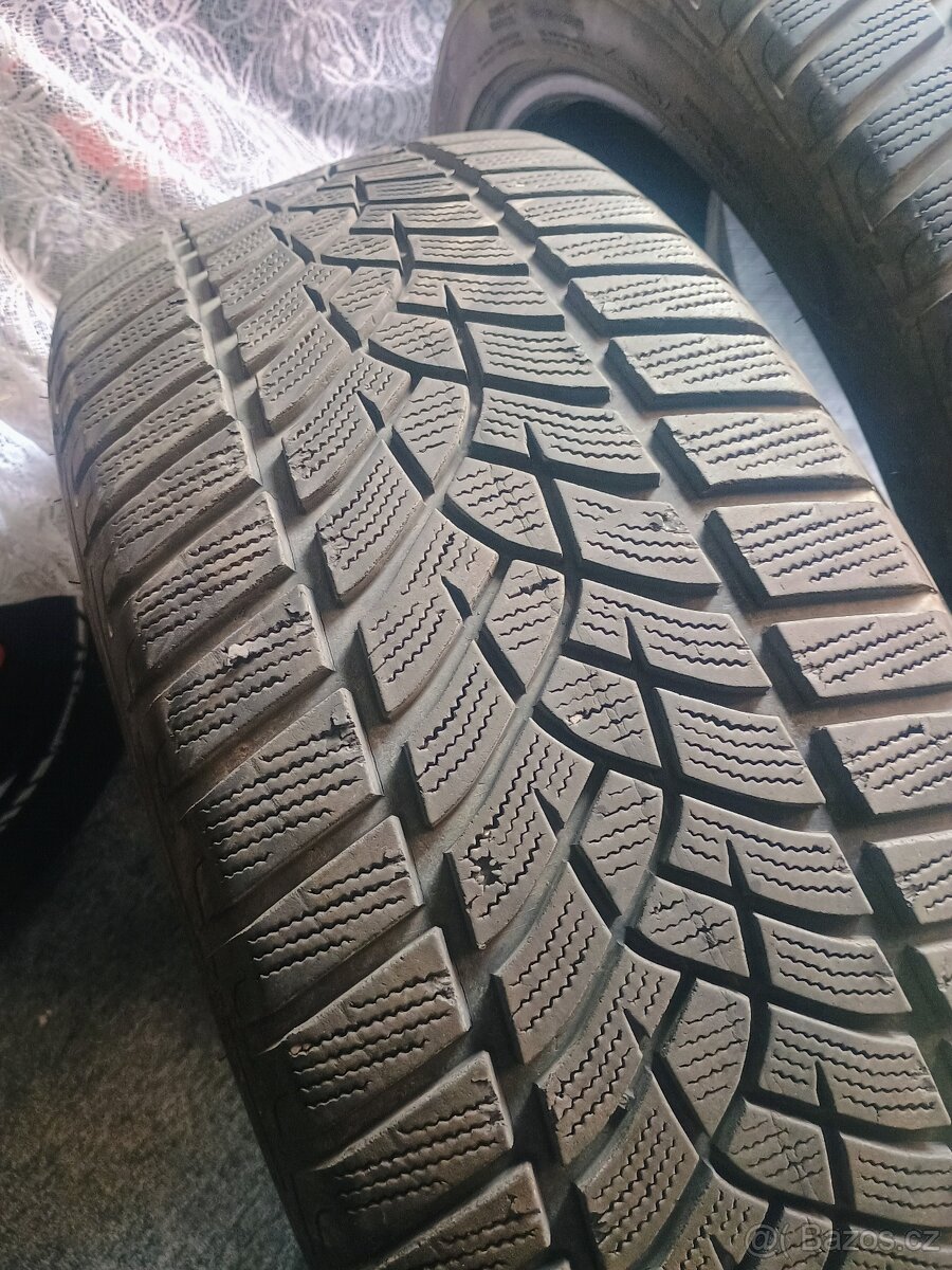 Sada zimních pneu Goodyear 235/45/20 - 10