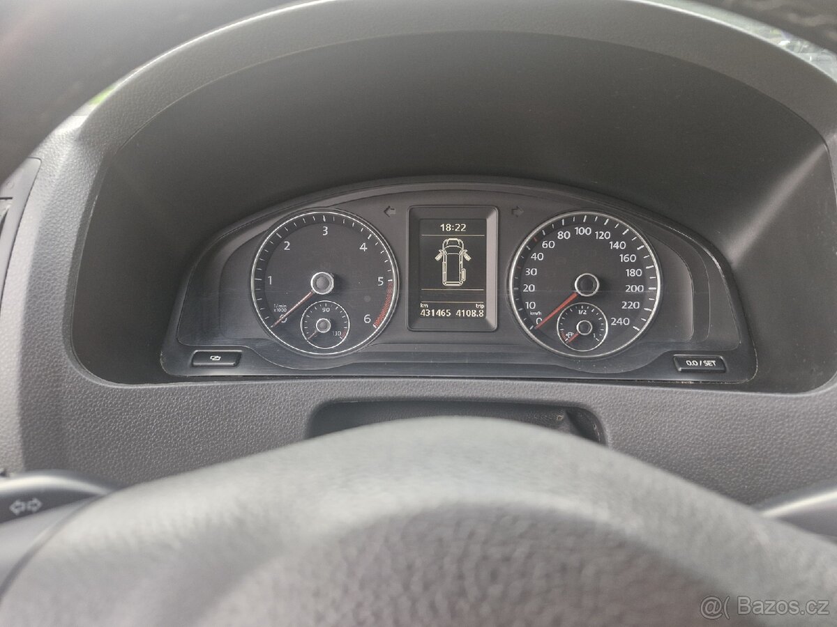 Volkswagen Caravelle - 10