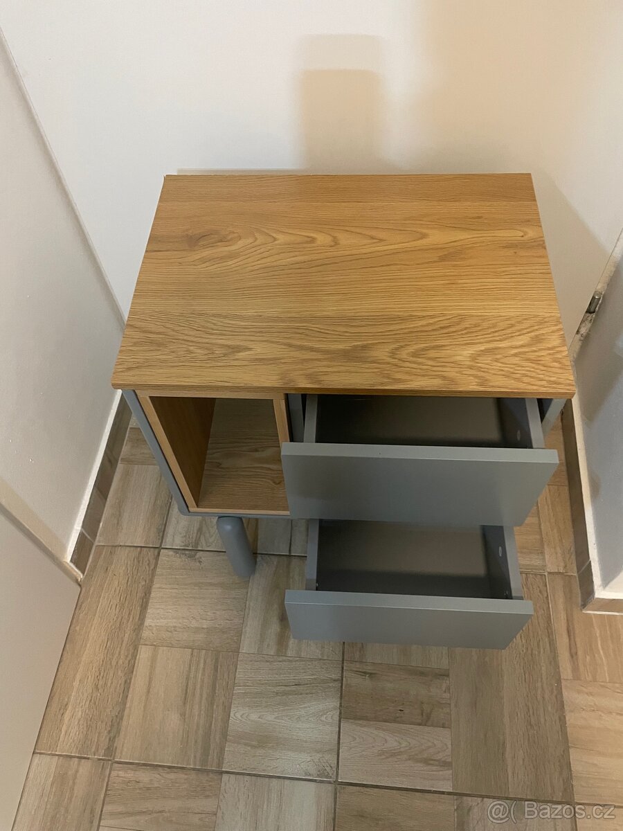Šedy nočni stolek Corvo - 10