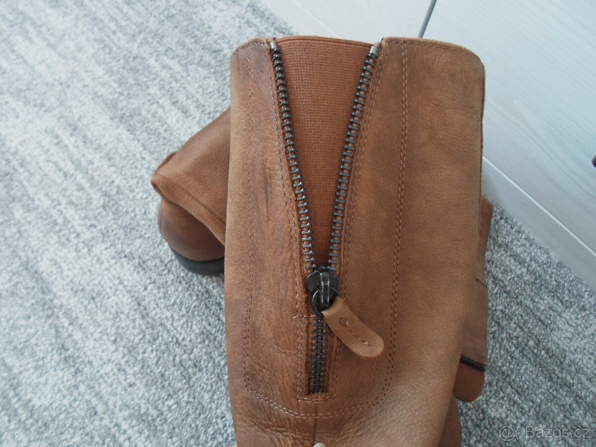 Hnědé kožené boty kozačky Baťa - 39 - 10